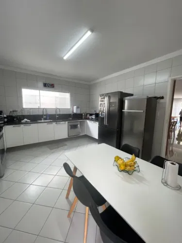 Casa Em Vilas Do Atlantico Com 6 Suites e 450m² Com Varanda