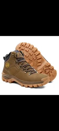 Botas de couro com CA