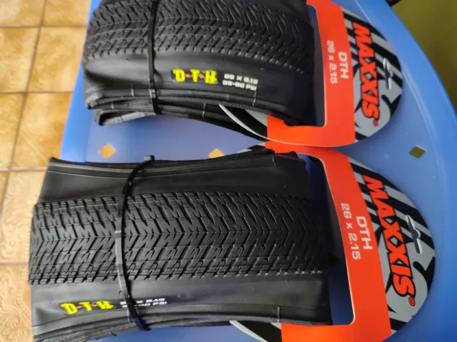 Par Pneus maxxis DTH  26 x 2.15 BMX Downhill dirt<br><br>