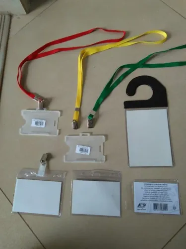 Crachá, Cordão, Porta documento,Trilho plástico, Visor pasta, corrente fixa e baterias