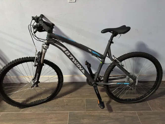 Bicicleta Rockrider B?TWIN aro 26 - 21 marchas Shimano - excelente estado