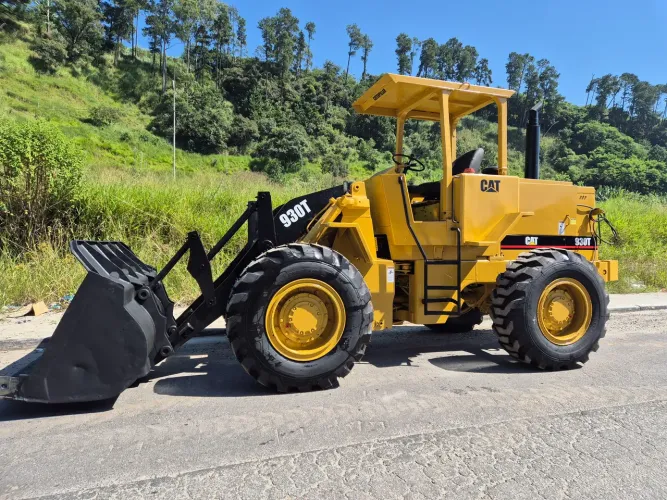 Pa carregadeira Caterpillar 930T,  ano 1995 Toda revisada (OPORTUNIDADE)
