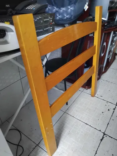 Cama solteiro marfim.
