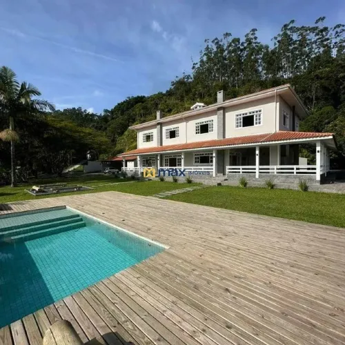 Casa de campo de alto padrão com vista panorâmica à venda em Nova Trento
