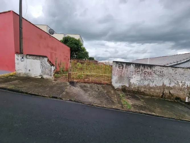 INVISTA NO SEU FUTURO: Terreno Perfeito para Seu Projeto dos Sonhos!