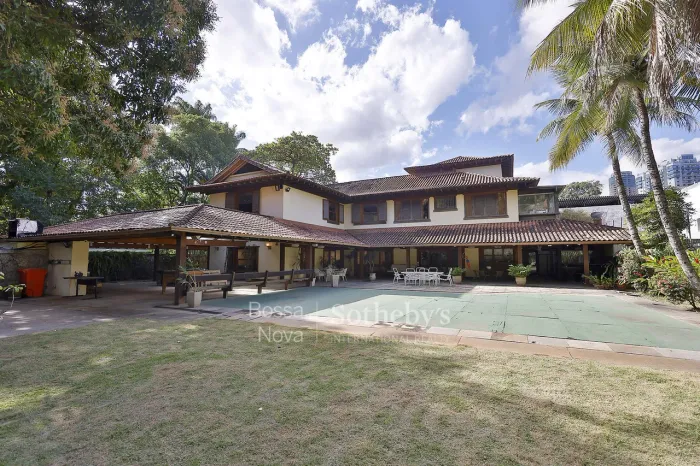 Casa no condominio Santa Lucia