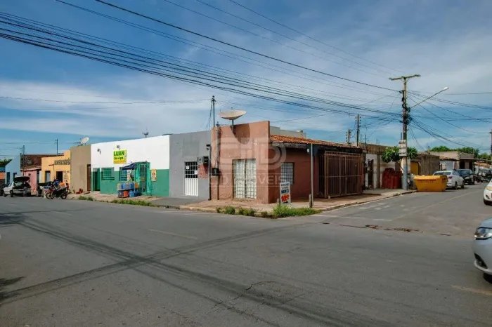 Conjunto de imóveis comerciais no bairro CPA III