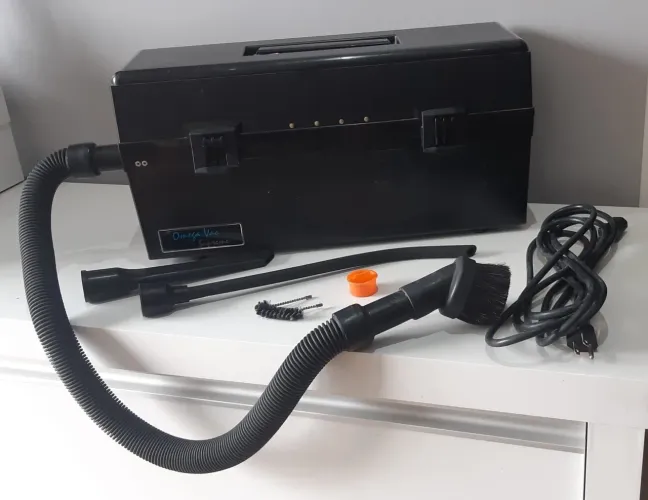 Aspirador Atrix Vacomegas Omega Supreme Vacuum, 1 galão, Preto