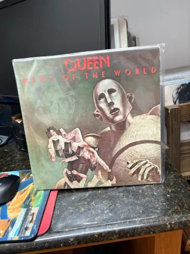 LP Queen News of the World