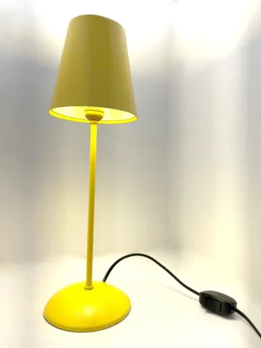 Abajur de Mesa Alumínio Amarelo - Usado