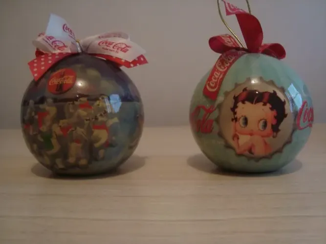Duas Bolas de Natal Coca Cola