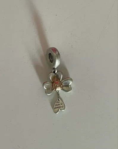 Berloque Pandora Flor com miolo rose 