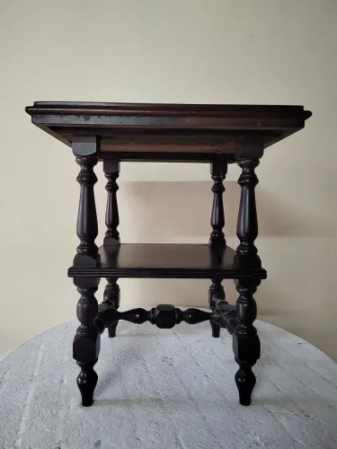 Mesa de canto em madeira