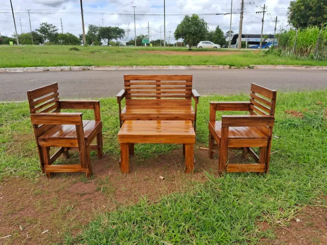 Jogo de bancos em paletes 