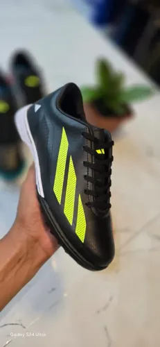 Chuteira society Adidas Preta com Detalhes Neon