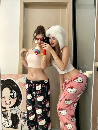 Hello Kitty calça no material pelúcia e algodão