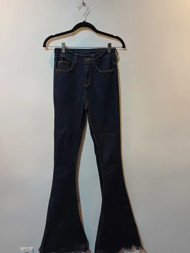 Calça jeans feminina John John azul escuro semi-nova, tam.34 .