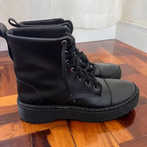 Bota Coturno Preta Feminina Falcucci Tamanho 35 - Estilosa e Confortável