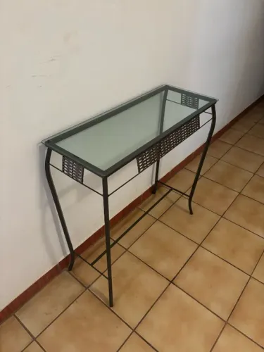 APARADOR DE FERRO E VIDRO