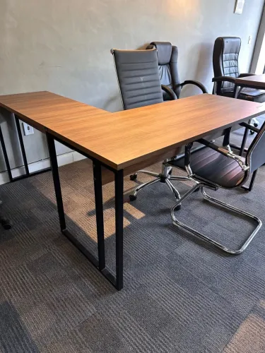 Mesa em L INDUSTRIAL 1.50x1.50 para Escritório - Design Moderno