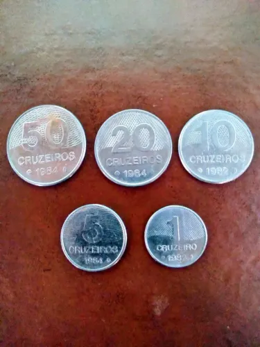 Lote de moedas em "CRUZEIROS"