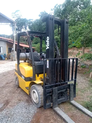 Empilhadeira Yale 2.5t Ano 2010 aceita troca