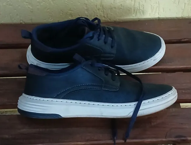 Tênis Sneaker azul número 39, vendo ou estudo trocas por relógios masculinos ou perfumes. 