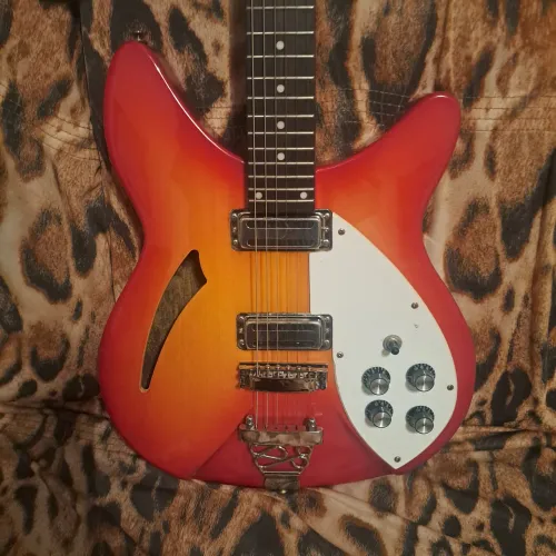 Guitarra  Rickenbacker (Triumph)
