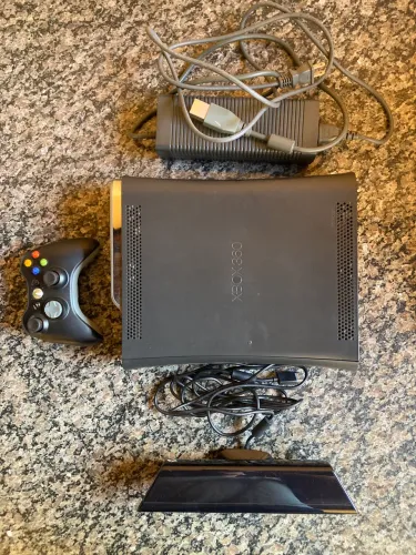 Xbox 360 Destravado com Kinect e controle original 