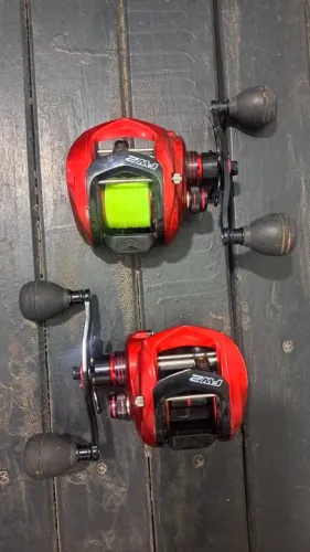 2 Carretilhas de Pesca F.W. 2