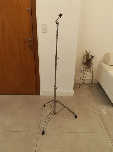 ## Estante de pratos reta para bateria Custom Drums, 2 estágios, ótimas condições!!