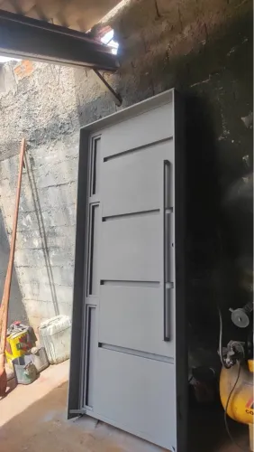 Porta de Aço Moderna - Nova