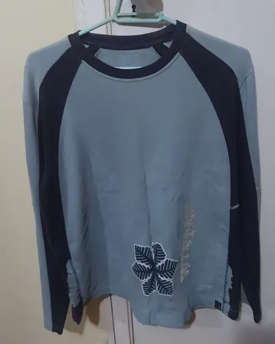 Casaco Toulon Manga Longa Azul com Detalhes em Azul Marinho