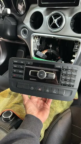 Multimídia de Mercedes com Defeito
