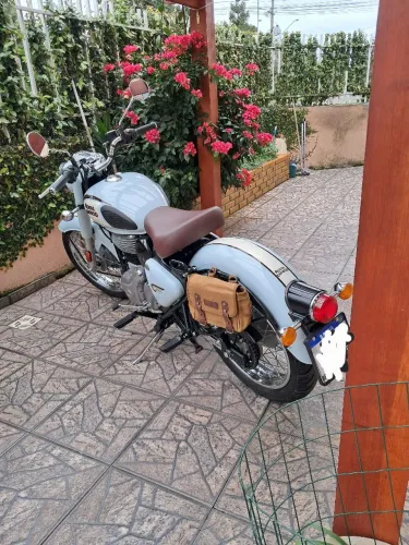 Moto impecável