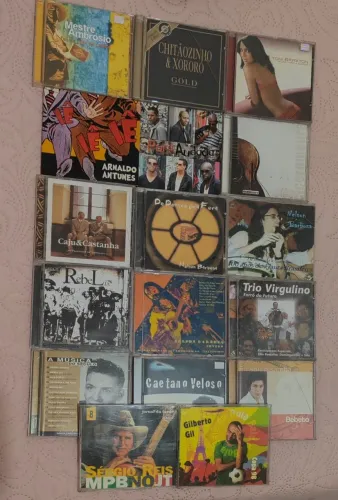 Box 17 cds originais e antigos, Arnaldo Antunes, Gilberto Gil, Rebelião entre outros.