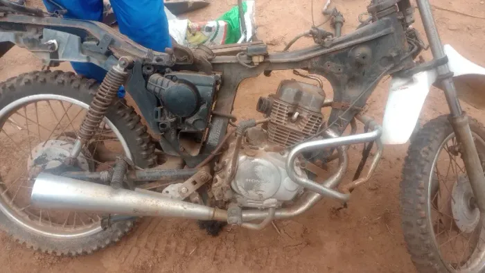Vendo esse motor precisa fazer parte de cima. Pra tirar peças (400 reais )