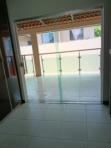 Casa duplex, c/ 1 Suíte + 2 Quartos, 3 Garagens, 6 Ar-Splits, Varanda,