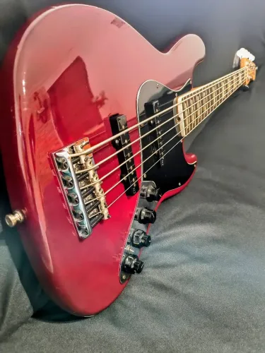 Baixo fender American deluxe 