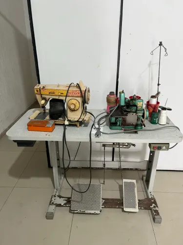Máquina de costura overlock