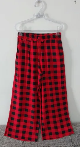 Calça pantalona em viscose xadrez de vermelho e preto G.