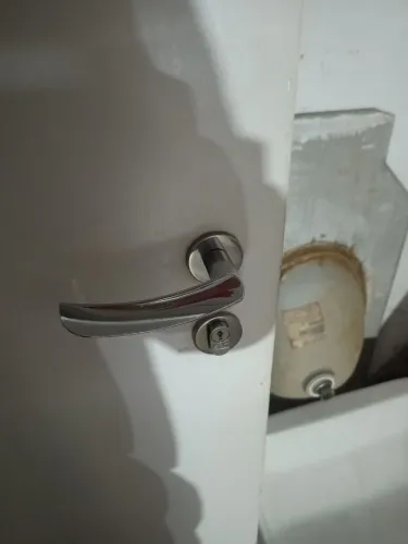 Vendo uma porta toda boa com chave completo