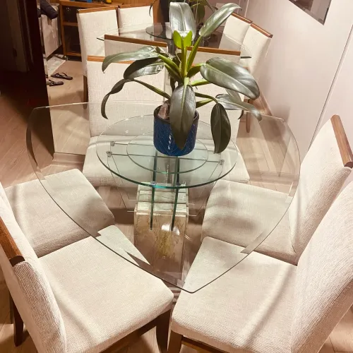 Mesa com 6 cadeiras