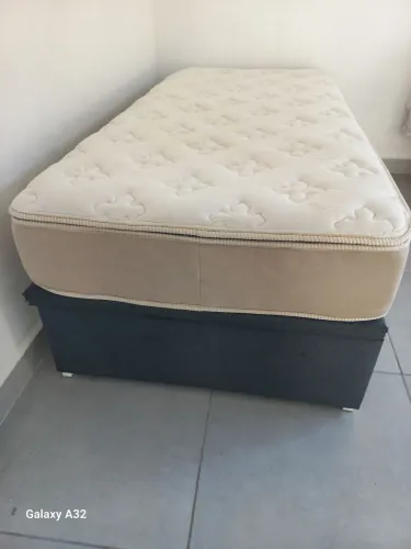 Vendo cama box com bau