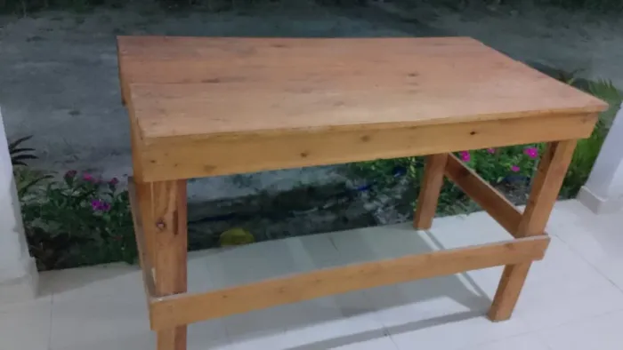 Mesa de madeira - 129 de comprimento por 68 de largura