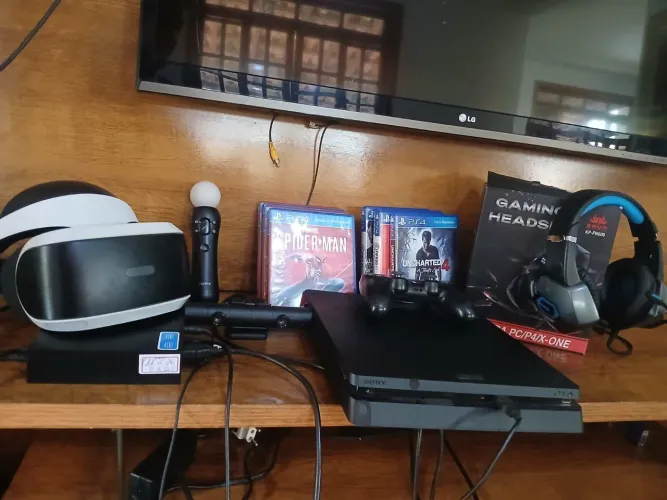 VIDEO GAME PS4 COM ÓCULOS VCR