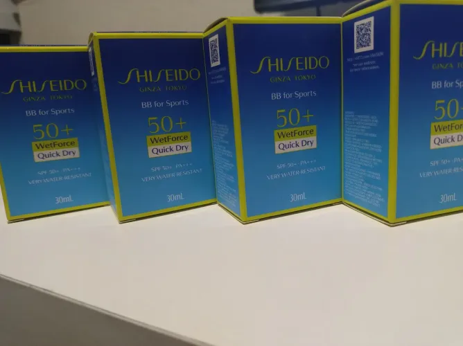 BASE LÍQUIDA COM PROTEÇÃO SOLAR SHISEIDO - MEDIUM