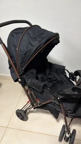 Carrinho de bebê e bebê conforto