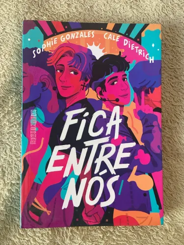 Fica Entre Nós | Livro Usado em Bom Estado