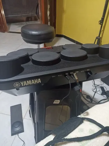 Bateria digital YAMAHA DD 75. Estado de nova.